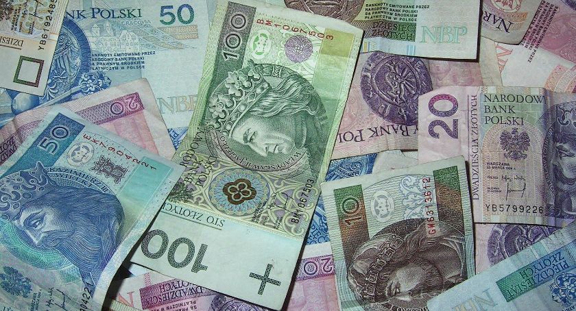 Stracili ponad 1.800 złotych - wymienili pieniądze na nieaktualną walutę