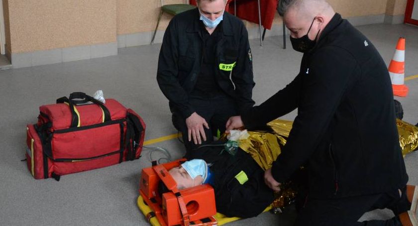 Strażacy z policjantami zapraszają na pokazy z udzielania pierwszej pomocy