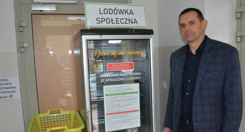 Pierwsza społeczna lodówka w powiecie stanęła w Sierakowicach