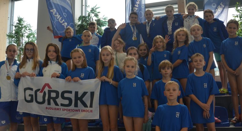 Worek medali kartuskich pływaków na ogólnopolskich zawodach w Gdyni