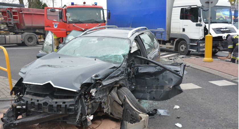 Miszewo. Wjechała na czerwonym świetle na skrzyżowanie wprost pod MANa