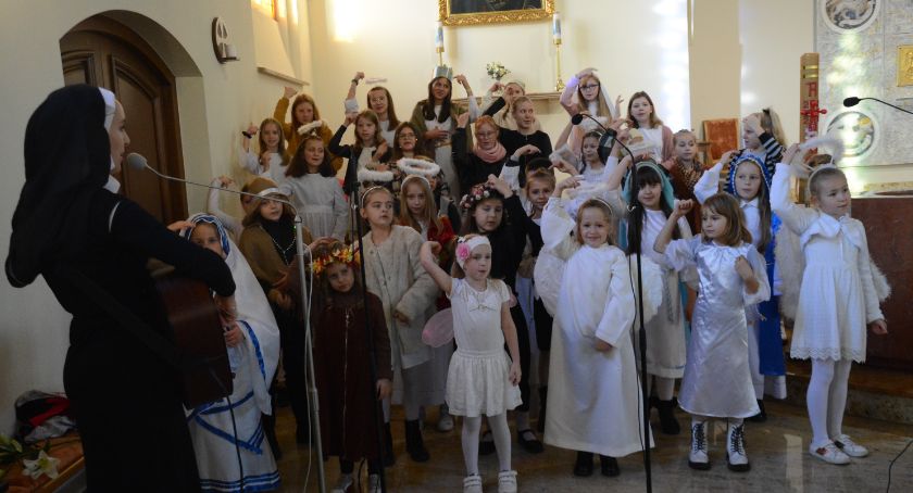 Wszyscy święci bawili się w Sierakowicach