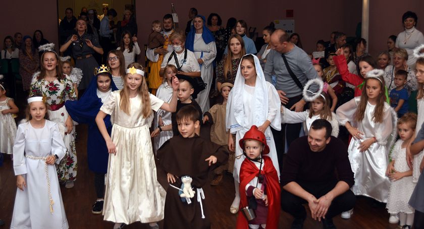 Radosna zabawa na Balu Wszystkich Świętych w Kartuzach