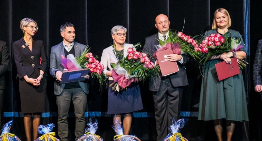 Grzegorz Mikiciuk uhonorowany Srebrnym Drzewkiem za zasługi dla pomocy społecznej