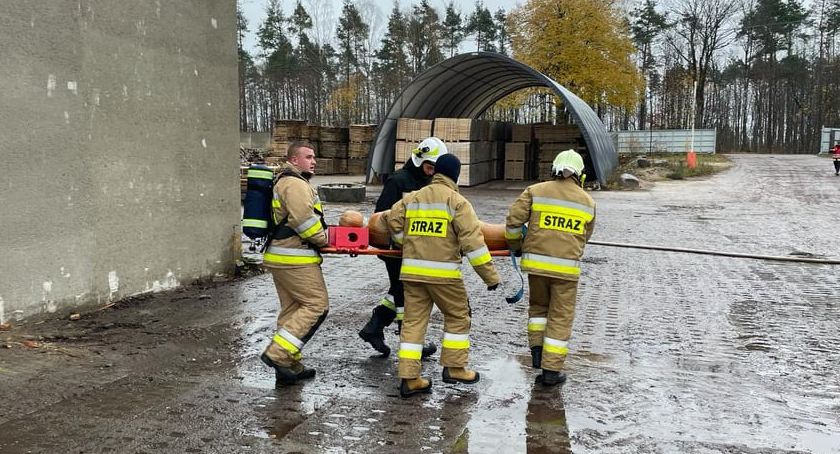 Sulęczyno. Pożar na terenie zakładu produkcji drewna (ćwiczenia)