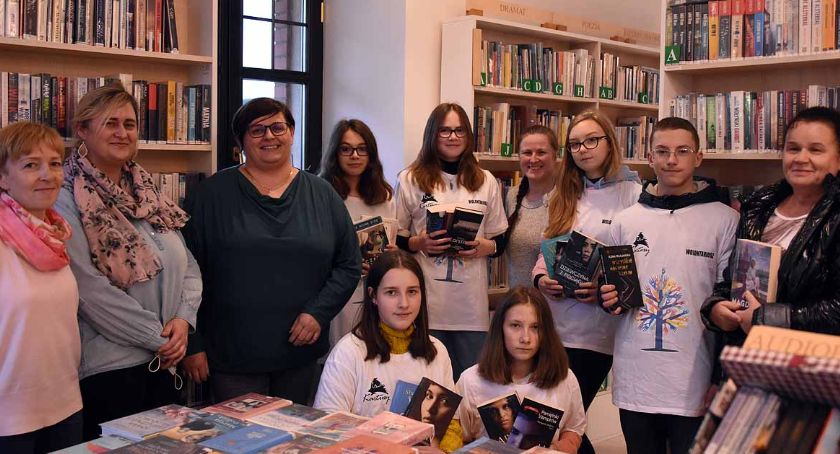 Klub wolontariatu Warto zebrał ponad 300 książek