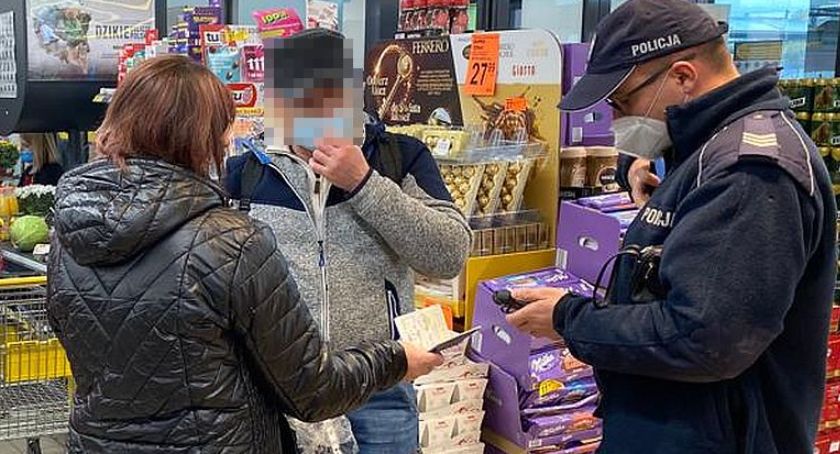 Pandemia przybiera na sile, a mieszkańcy powiatu nie przestrzegają obostrzeń