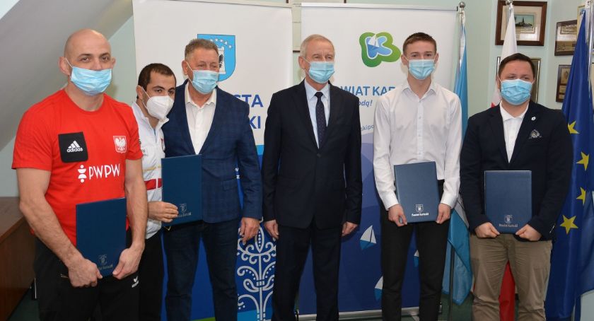 Starosta Bogdan Łapa nagrodził wybitnych sportowców i trenerów