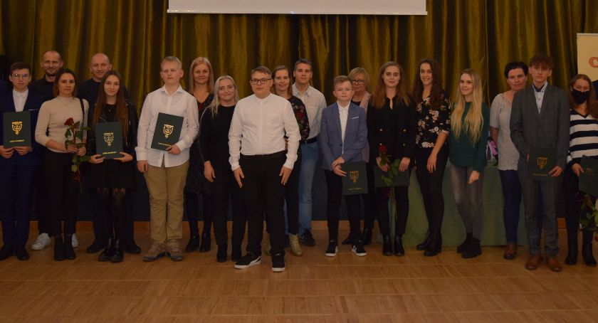 Chmielno. Najzdolniejsi studenci i uczniowie nagrodzeni stypendiami