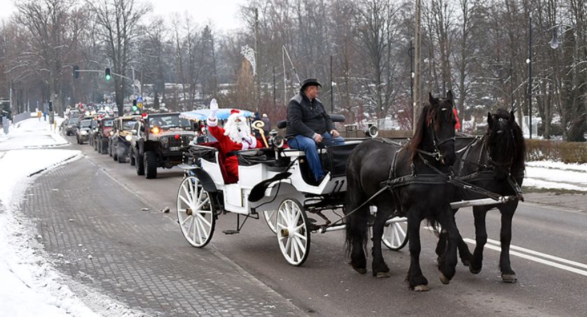 Kartuzy. Mikołajkowa parada pojazdów terenowych