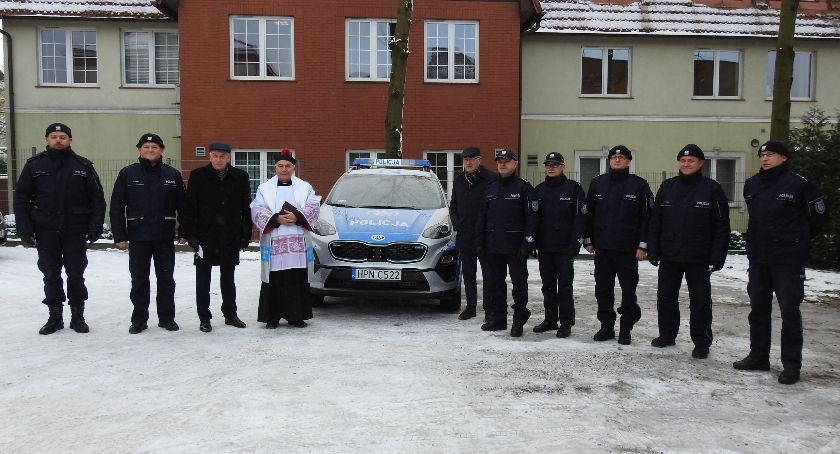 Nowy radiowóz dla policjantów z Sierakowic