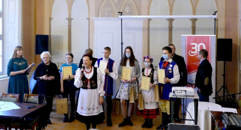 Julia Dułak z Lisich Jam Mistrzynią Pięknego Czytania po Kaszubsku!