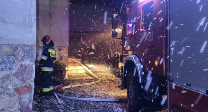 Kamela. Płonęła piwnica - właścicieli obudziła czujka dymu