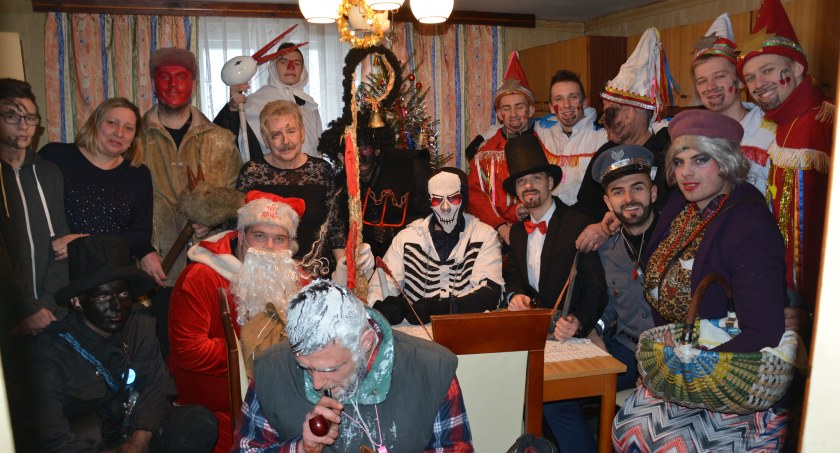 Gwiazdka z Prokowa. Chodzą od domu do domu, gwar i harmider czyniąc ogromny