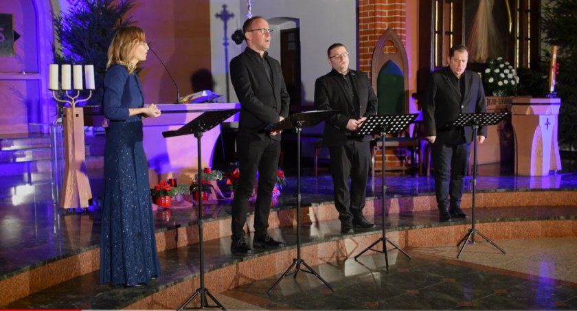 Cicha noc w wykonaniu kwartetu wokalnego Divertimento 
