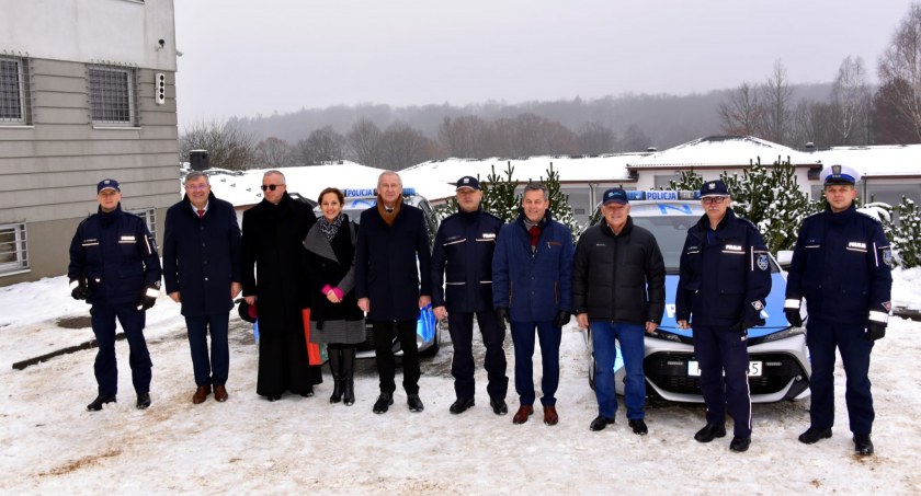 Dwa nowe radiowozy dla kartuskich policjantów