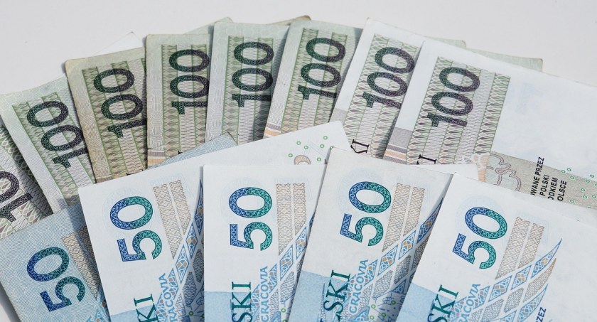 Dwie mieszkanki powiatu straciły 7.000 złotych
