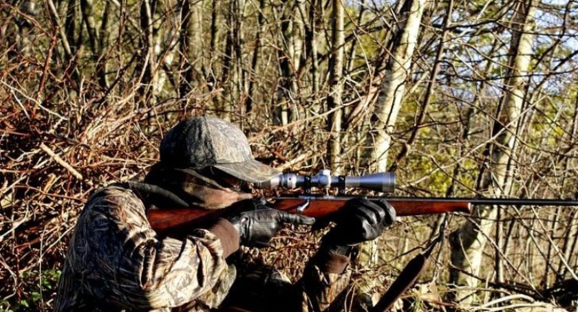 Oddał strzał w kierunku pola kukurydzy. Postrzelił 14-latka. Jest akt oskarżenia