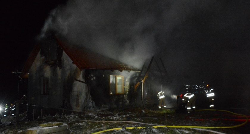 Połęczyno. Ogień strawił budynek mieszkalny