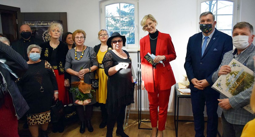 Kaszubska sztuka hafciarska w złocie i srebrze - piękna wystawa w kartuskim muzeum