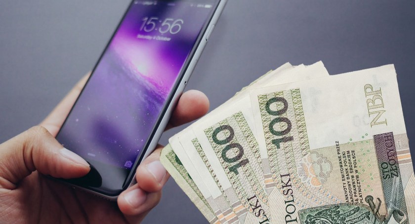 Myślał, że rozmawia z konsultantem banku. Stracił 42.000 złotych