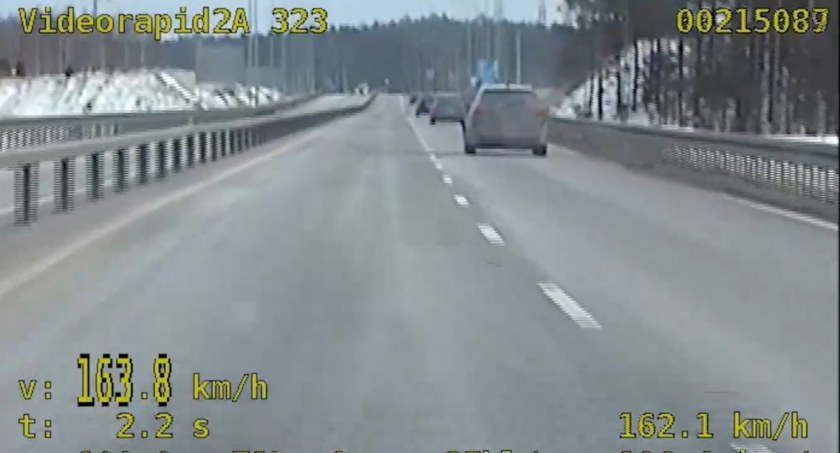 Pędził obwodnicą 163 km/h - 28-latek z mandatem 2.500 zł i 15 punktami karnymi 