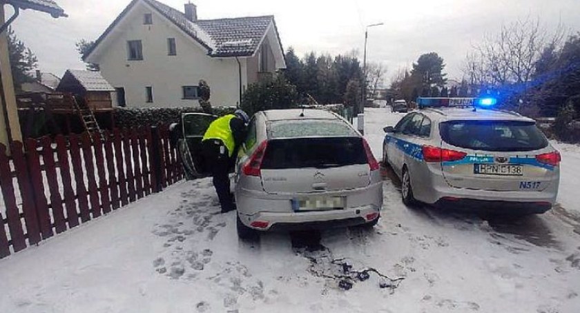 Nie zatrzymała się do kontroli, spowodowała kolizję, a w domu miała blisko 400 porcji narkotyków