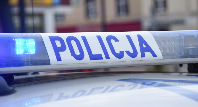 Uciekał przed policją i zderzył się z radiowozem. Miał przy sobie narkotyki