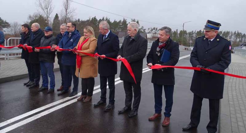 Niestępowo. Zmotoryzowani i piesi mogą już korzystać z nowego wiaduktu