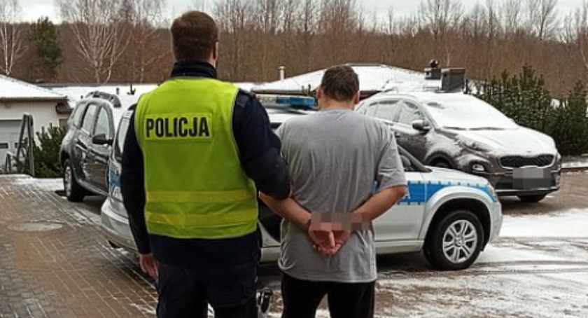 Żukowo. 47-latek rzucił się z nożem na policjantów