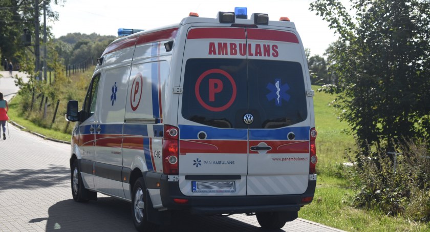 Kartuzy. 65-latek przewrócił się na chodniku - nie udało się go uratować