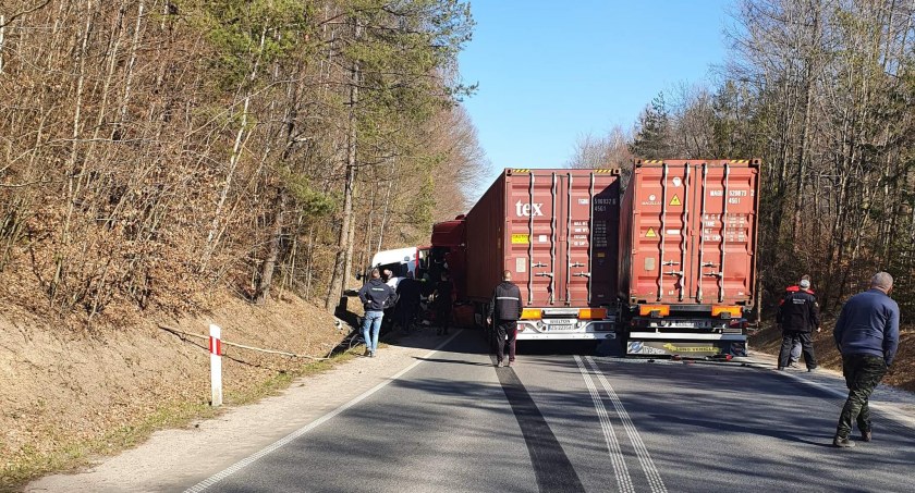 Miechucino. Zderzyły się dwa tiry. Droga zablokowana 