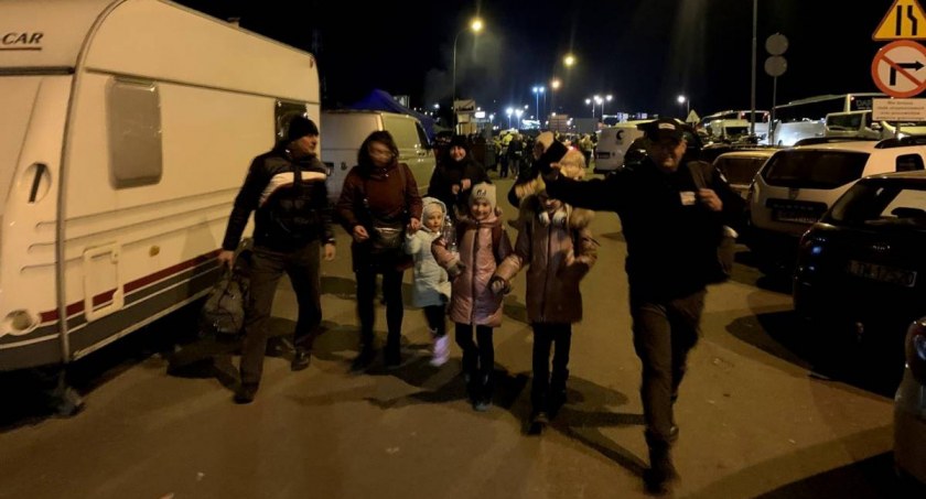 Ruszyła specjalna infolinia ZUS dla Ukraińców - jakie świadczenia dla uchodźców? 