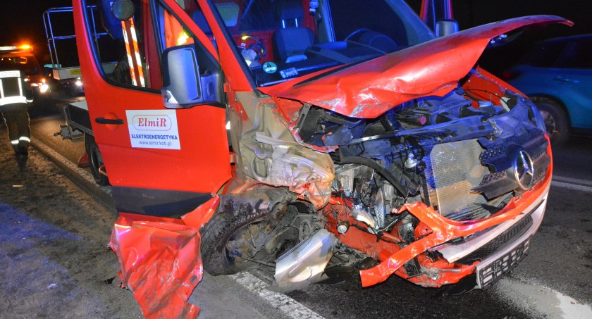 Starkowa Huta. Zderzenie BMW z mercedesem na K20