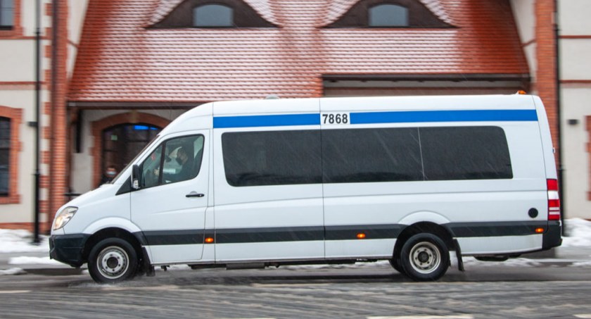 Bilety na kartuski autobus miejski podrożeją, ale seniorzy 70+ będą jeździć za darmo
