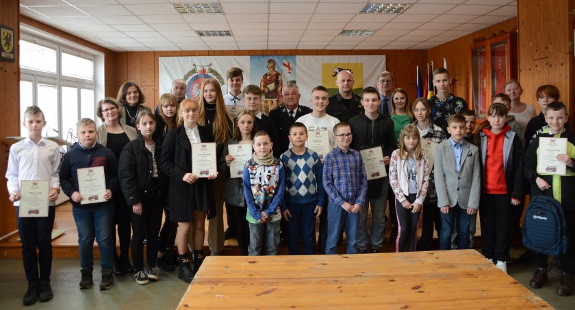 Sulęczyno. Zmagali się z wiedzą pożarniczą
