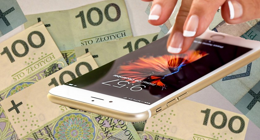 Ostrzeżenia i komunikaty nie pomogły. Straciły 5.300 złotych