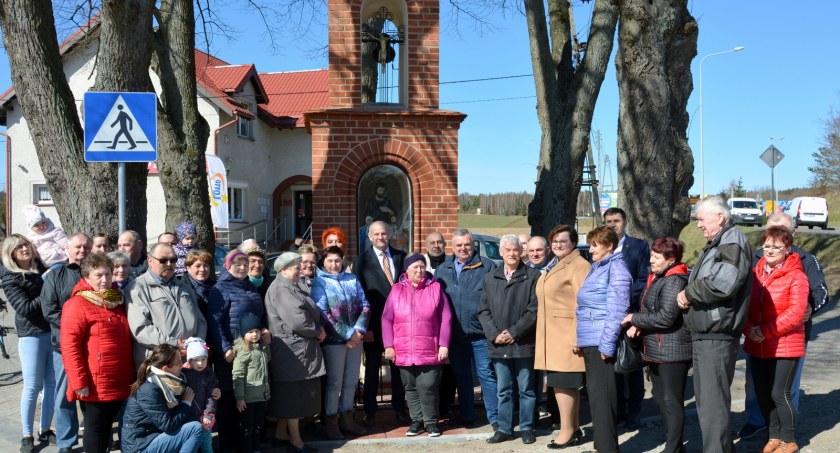 Kapliczka w Rębiechowie odzyskała dawny blask