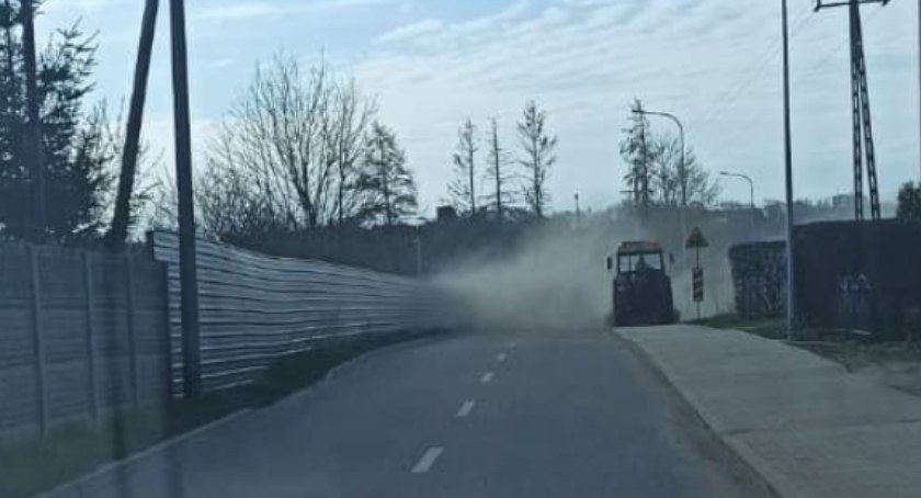 Somonino. Czy tak powinno wyglądać sprzątanie ulic?