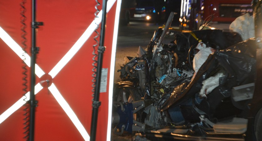 Śmiertelna czołówka osobówki z ciężarówką na K20 - nie żyje jedna osoba