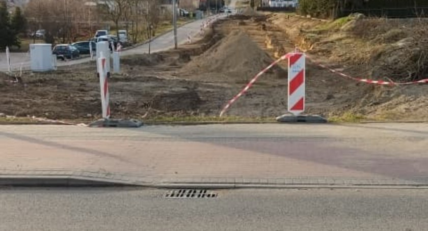 Żukowo. Prace na ul. Batorego przerwane. Co dalej z remontem?