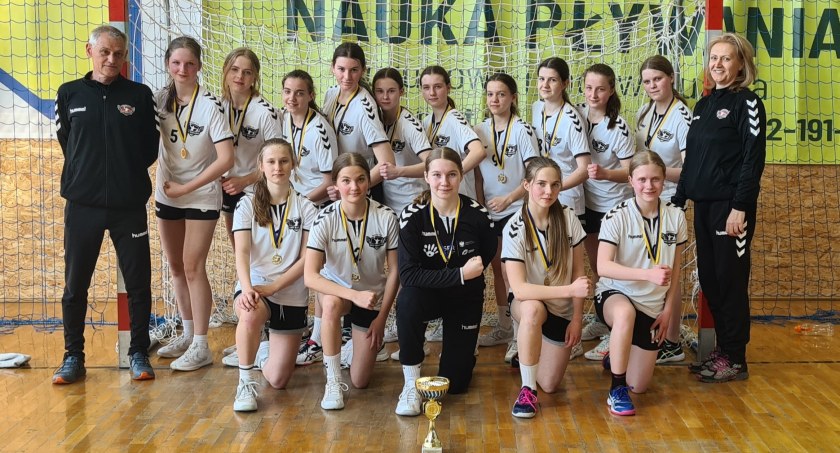 Sportsmenki ze Szkoły Podstawowej w Baninie mistrzyniami w piłce ręcznej