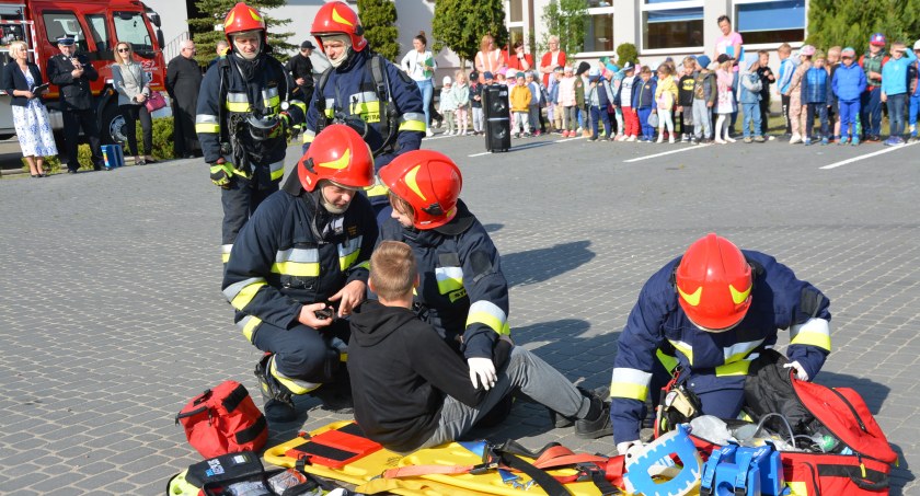 Ewakuowano uczniów Zespołu Szkół w Pomieczynie - na korytarzu wybuchł pożar