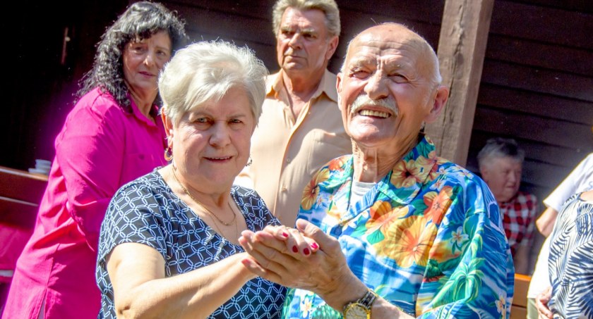 Seniorzy bawili się na majówce w Mirachowie