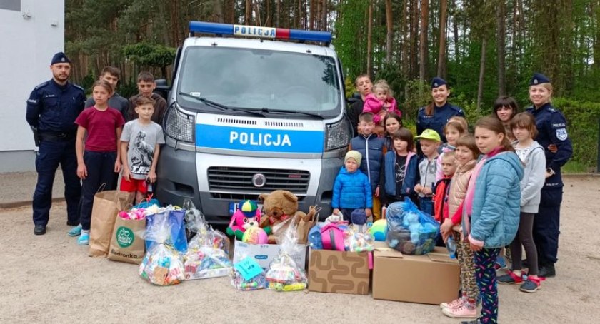 Kartuscy policjanci zorganizowali zbiórkę dla ukraińskich dzieci