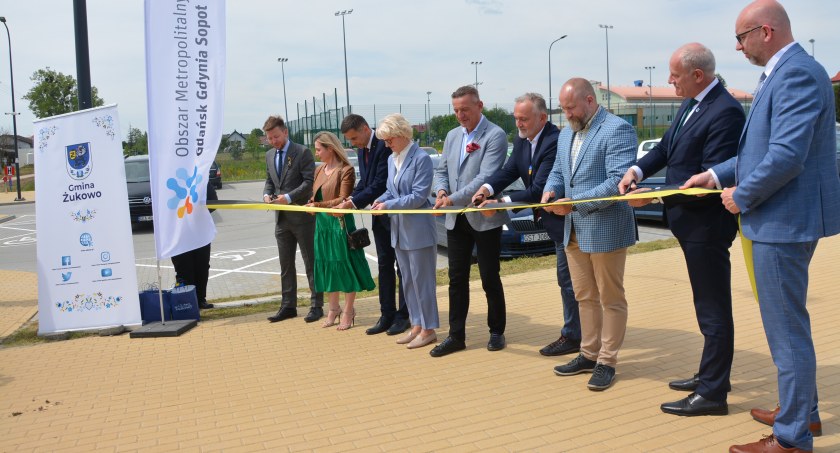 Ścieżki, drogi i parkingi - węzeł integracyjny w Żukowie otwarty!