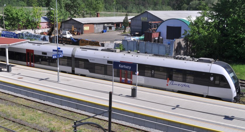 Bezpośrednie połączenia kolejowe z Kartuz do Gdańska zawieszone. Będzie przesiadka w Somoninie