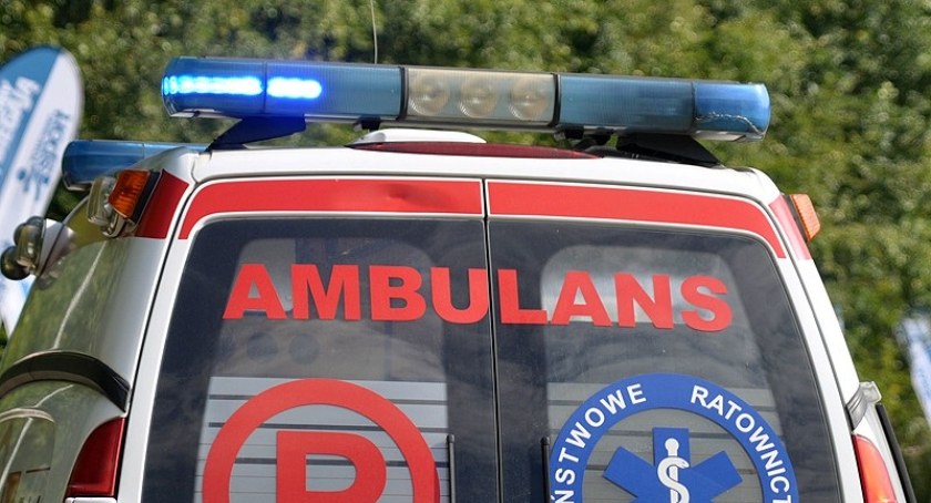 Skoczkowo. 83-latek skręcając na posesję, potrącił 78-latkę 