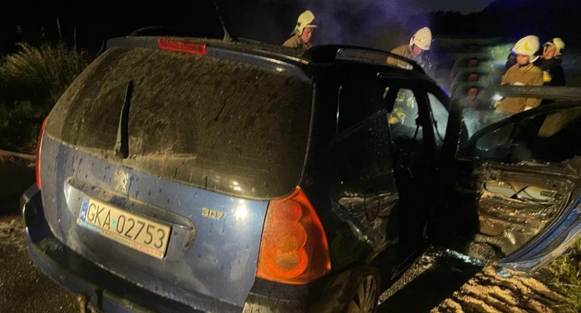 Bukowa Góra. Podczas jazdy zapalił się samochód 
