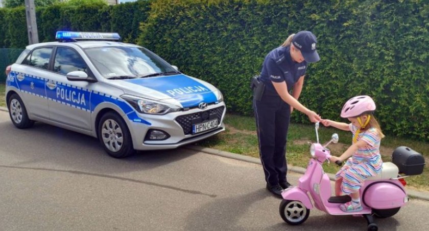Policjanci apelują o ostrożną jazdę na motorowerach